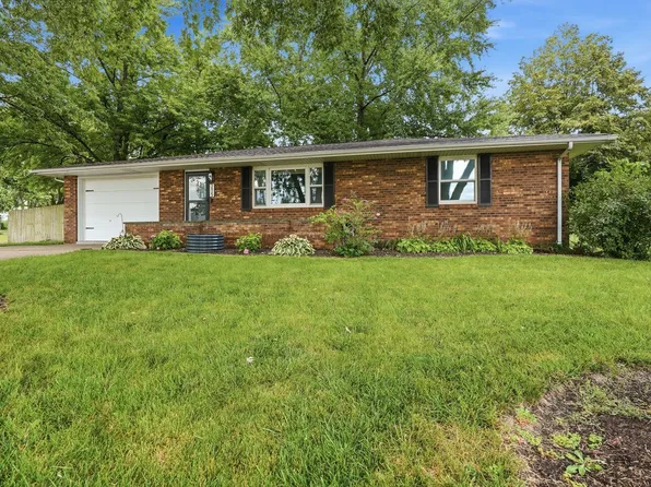 215 N Willow St, White Heath, IL 61884