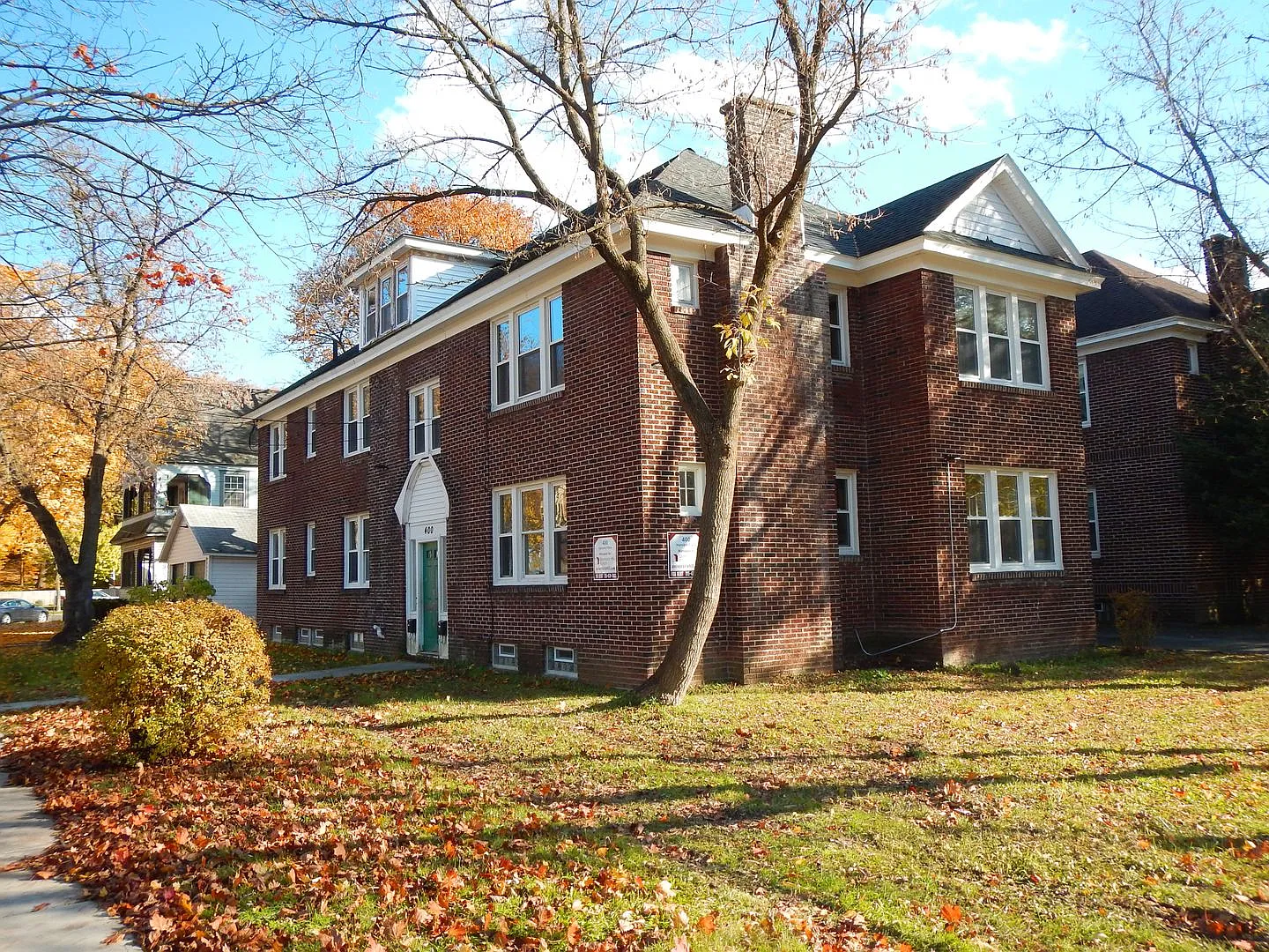 400 Harvard Pl Apt 1 - Available 08/01/2027 - Newly Renovated Spacious Flat Hardwoods Throughout — Photo 2