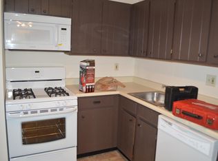 734 Cricket Ln, Woodbridge, NJ 07095