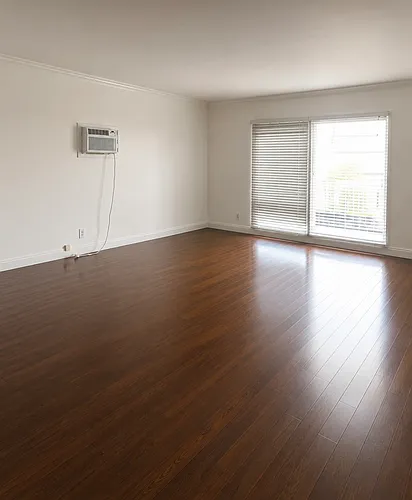 8360 Blackburn Ave #5C Photo 1