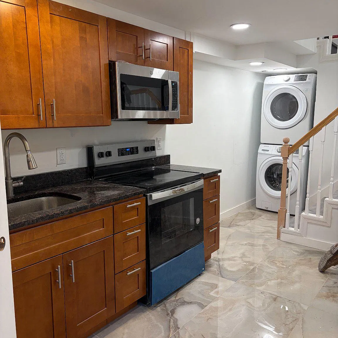 2 bed, 2.0 bath, 900 sqft, $2,500 — Photo 1
