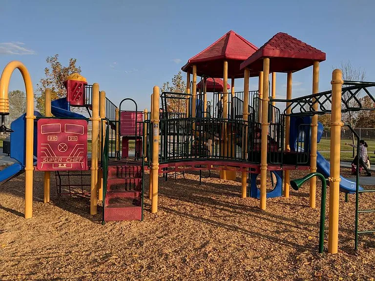 Enjoy a family-friendly nearby park, equipped with fun activities and plenty of space for kids!