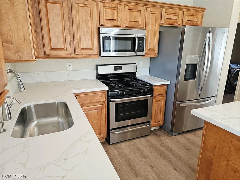 1018 Garnet Ridge Ct — Photo 12