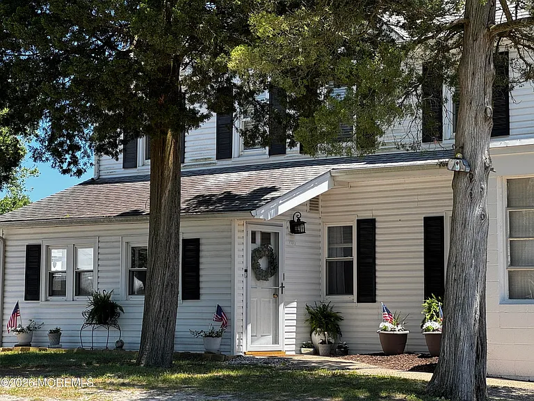 1712 Bay Ave #B — Photo 1