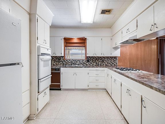 5th image of 1505 Elm St