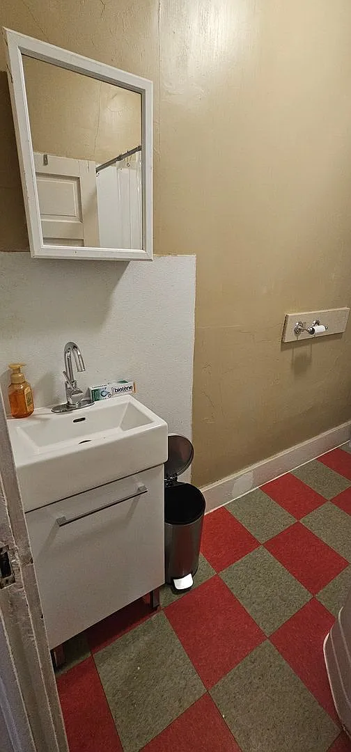 Cozy Single Bedroom Apartment Within a Picturesque Tri-Plex - All Utilities Included in Price! — Photo 3
