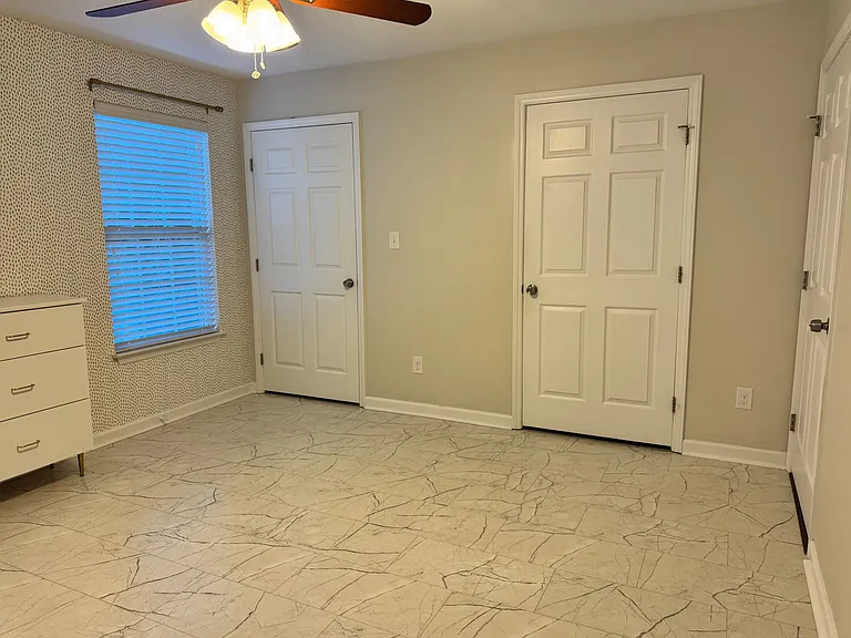 4704 Pennoak Ln #C — Photo 18