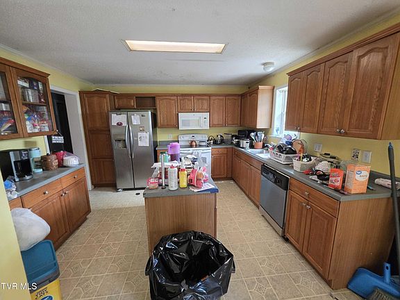 4th image of 1305 Jim Fox Rd