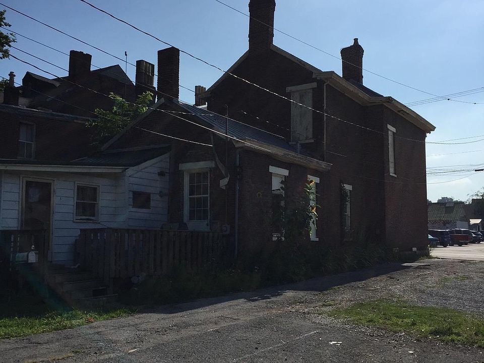 2nd image of 211 S Main St