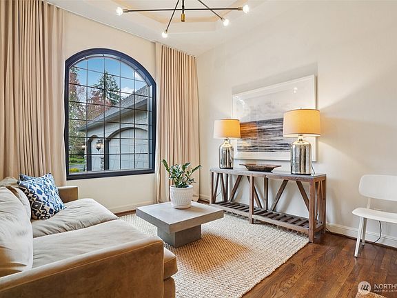 5th image of 4006 NE 130th Street