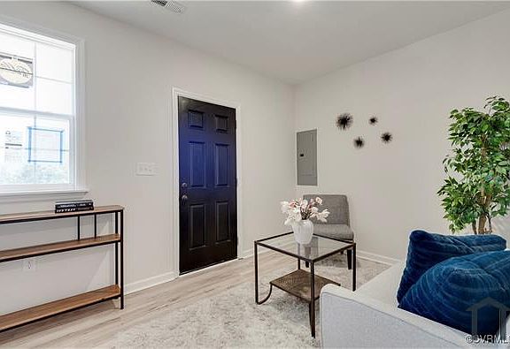3rd image of 730 Wilson St #1