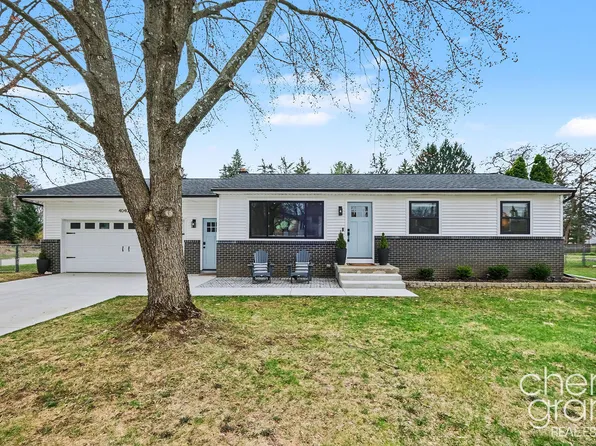 4040 Ziverts St NE, Rockford, MI 49341