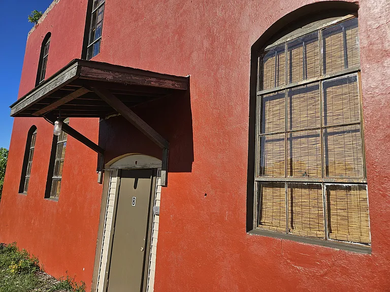 1303 W College St — Photo 43