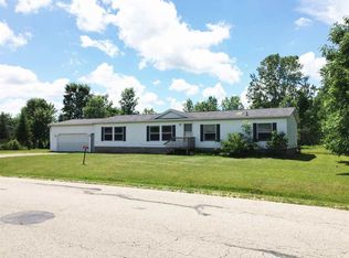 883 Lilac Rd, Little Suamico, WI 54141