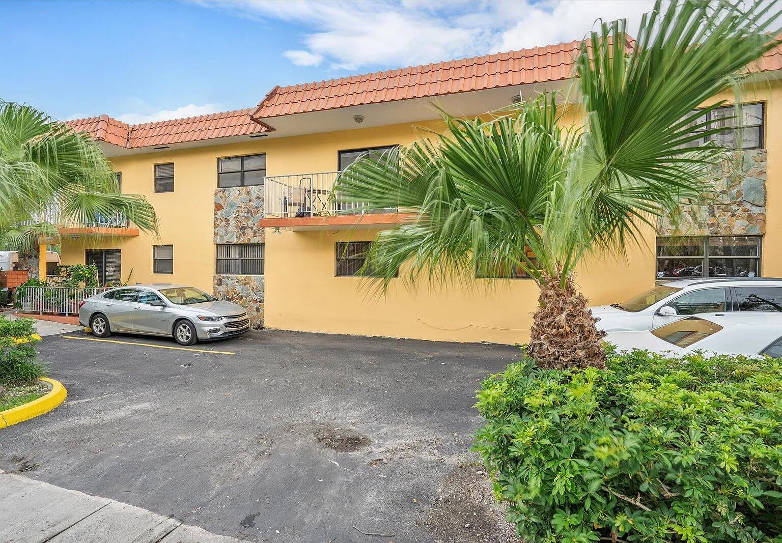 2 bed, 1.0 bath, 819 sqft, $2,800 — Photo 3