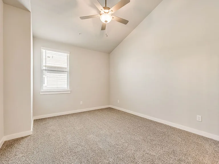 663 Wheatfield Dr — Photo 10