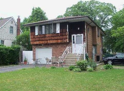 1st image of 231 Woodycrest Dr