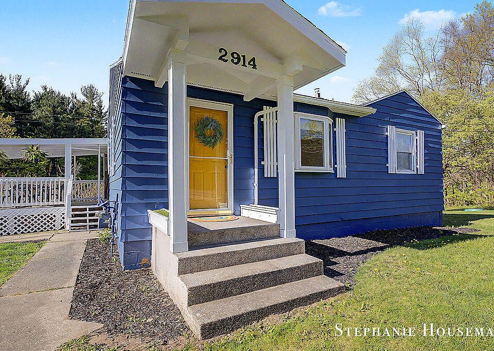 1st image of 2914 River Hill Dr NW