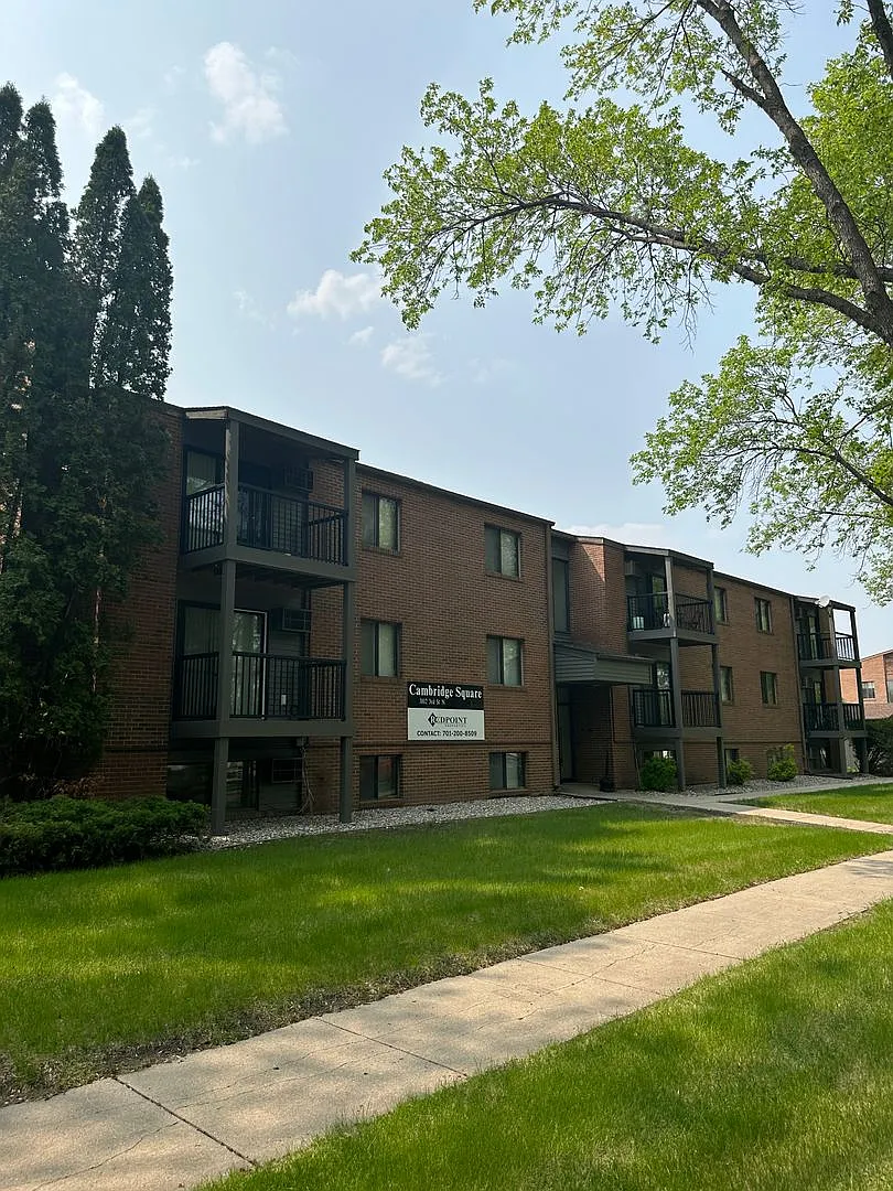 Cambridge Square I — Photo 1