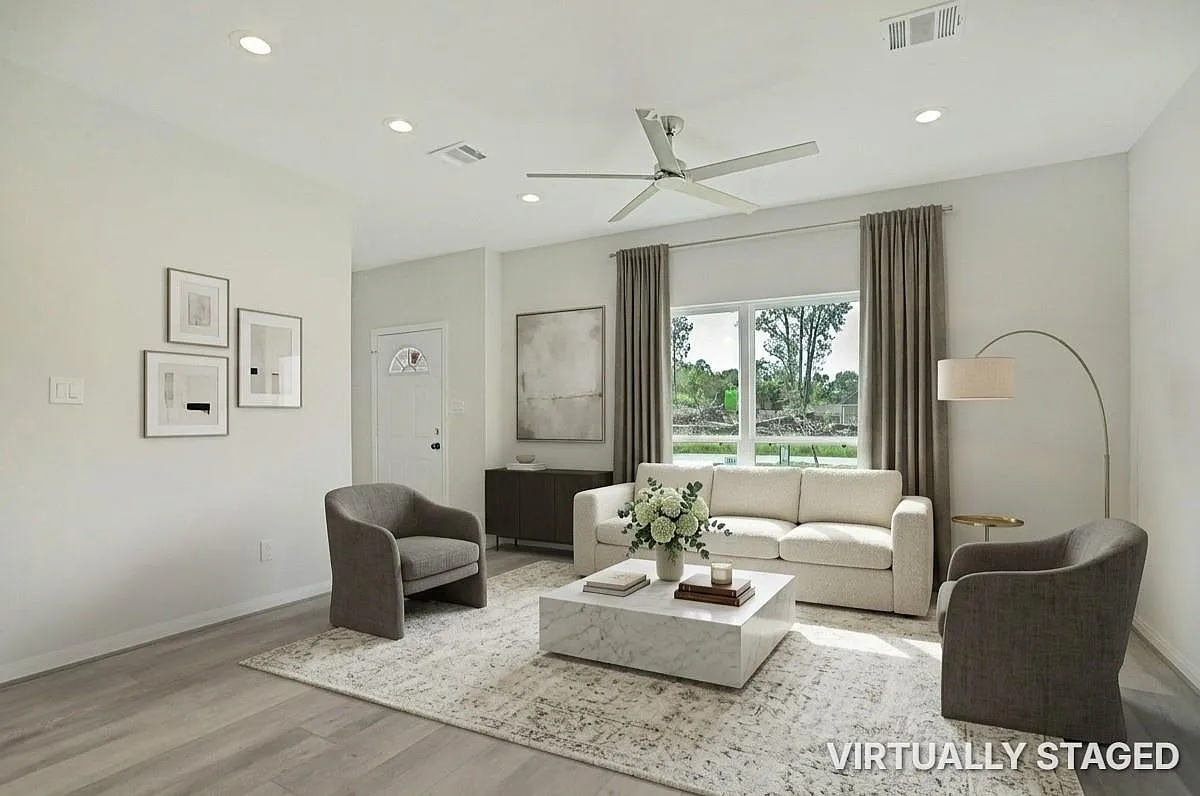 4 bed, 2.5 bath, 1977 sqft, $2,400 — Photo 3
