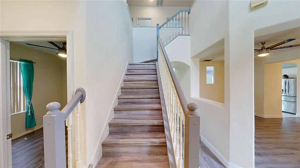 5 bed, 3.0 bath, 2264 sqft, $3,200 — Photo 3