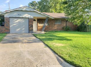 953 SW 3rd St, Moore, OK 73160