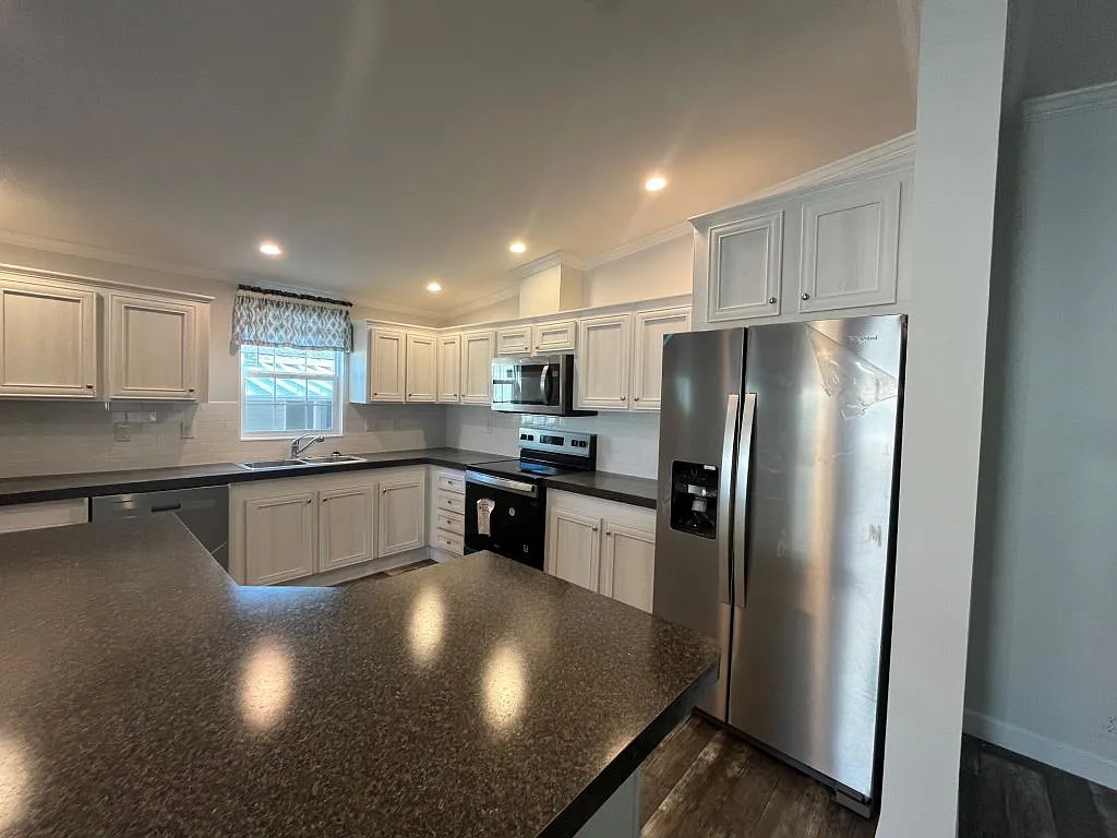 3 bed, 2.0 bath, 1355 sqft, $1,499 — Photo 2