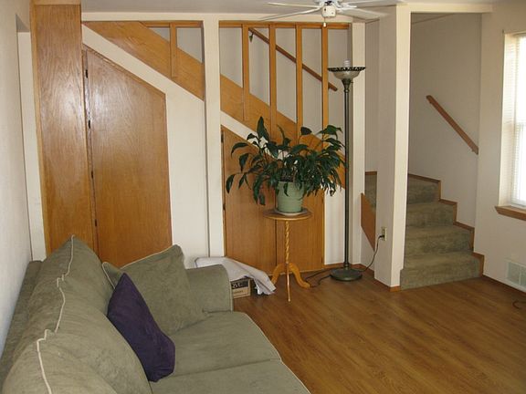 3rd image of 811 2nd Ave NE