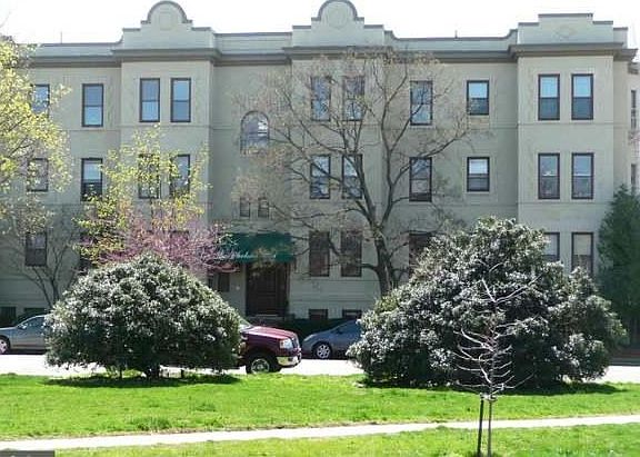 2 Bedroom Apartment on Gorgeous Capitol Hill Park