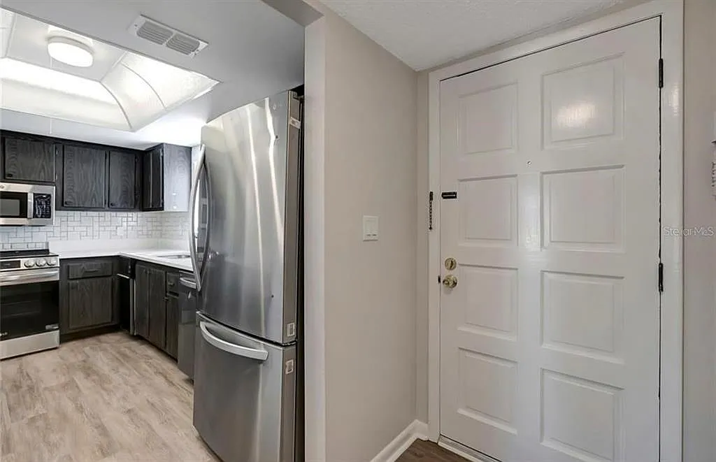 2 bed, 2.0 bath, 1044 sqft, $1,300 — Photo 2