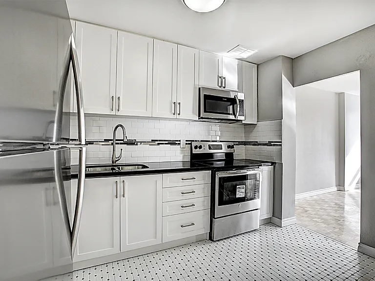 440 Rathburn Rd — Photo 10