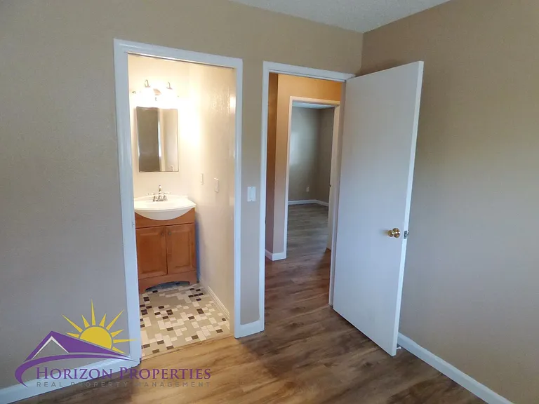 7928 Garry Oak Dr — Photo 14
