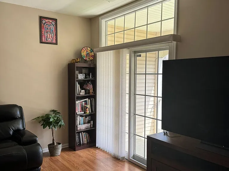 109 Turlington Ct — Photo 4