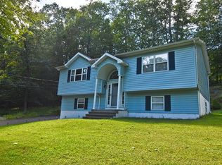 1131 Hunters Woods Dr, East Stroudsburg, PA