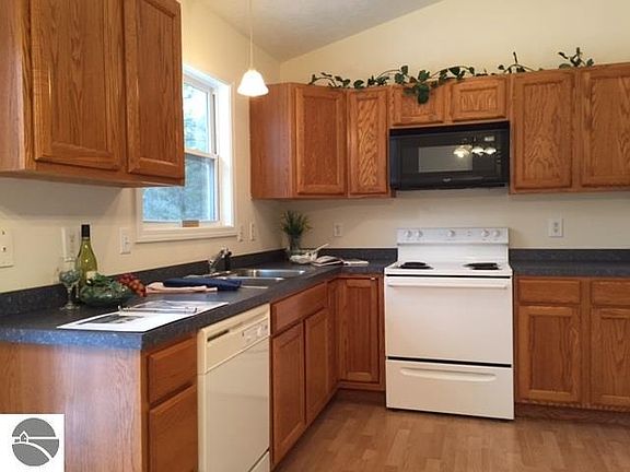 4th image of 154 N Woodmeadows Dr