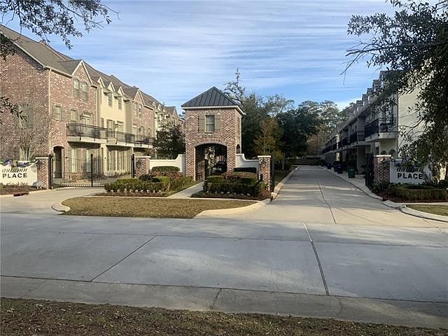 1st image of 827 Autumn Pl APT 103
