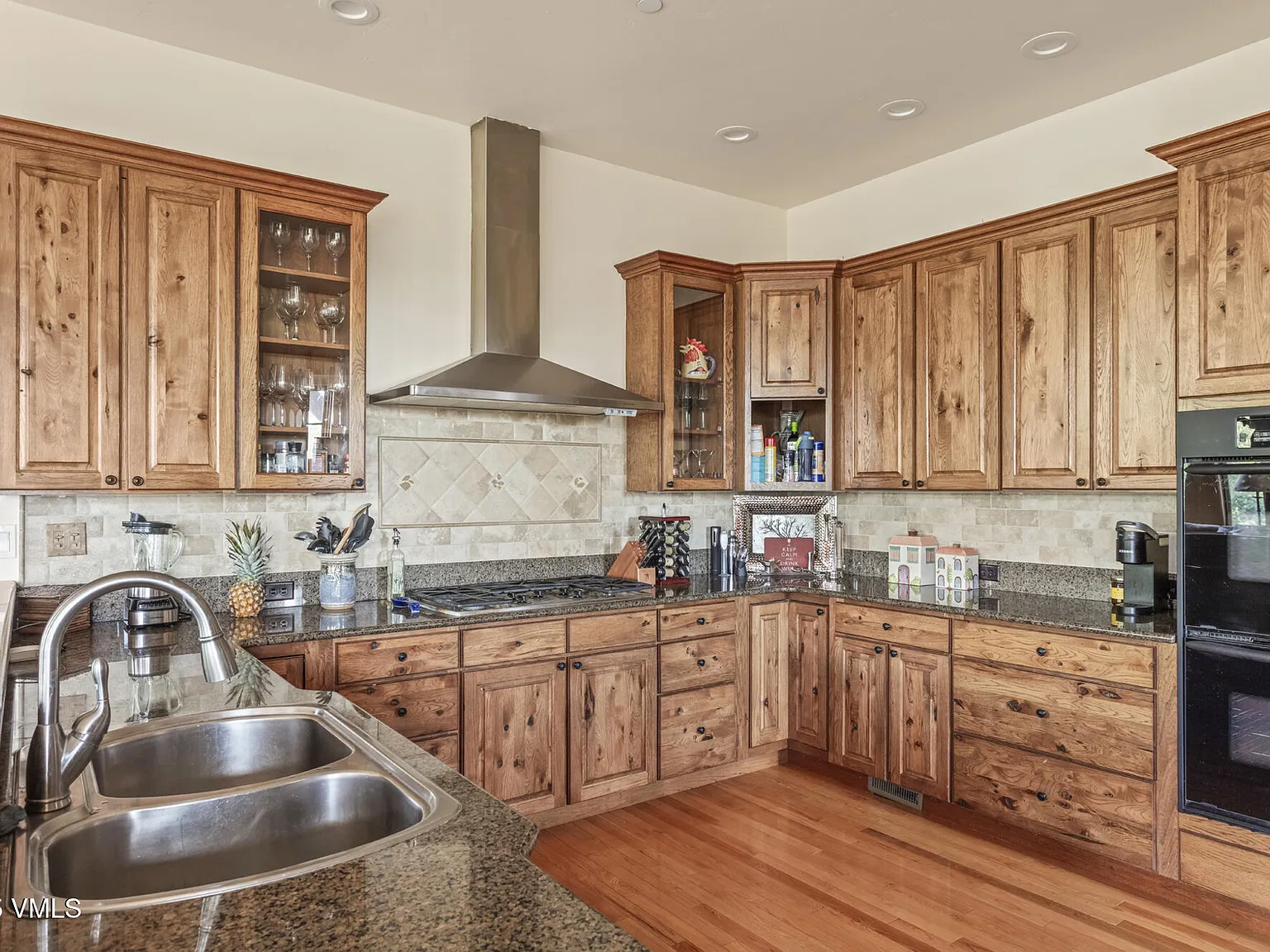 4 bed, 4.5 bath, 4030 sqft, $12,500 — Photo 3