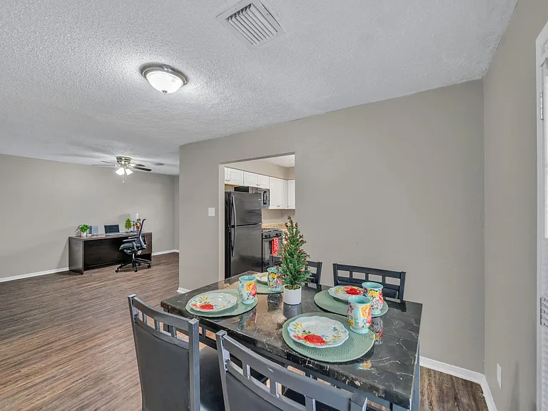 Meadowlink St — Photo 9