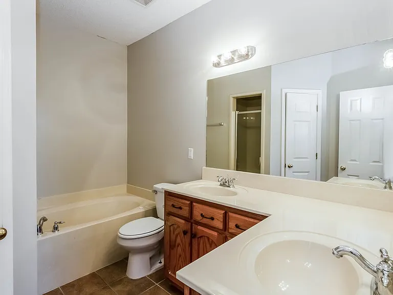 1146 Warwick Pl — Photo 10