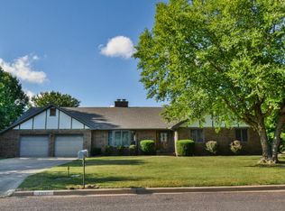 1302 Hemingway Dr, Monett, MO 65708