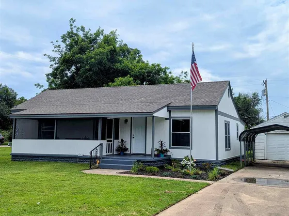 1025 S 8th St, Blackwell, OK 74631