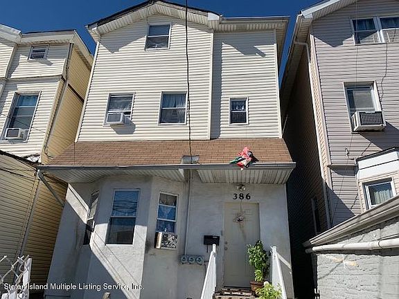 2nd image of 386 Bay St