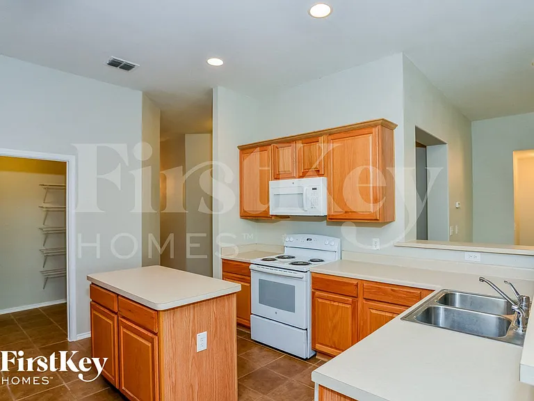 13701 Laramie Hl — Photo 5