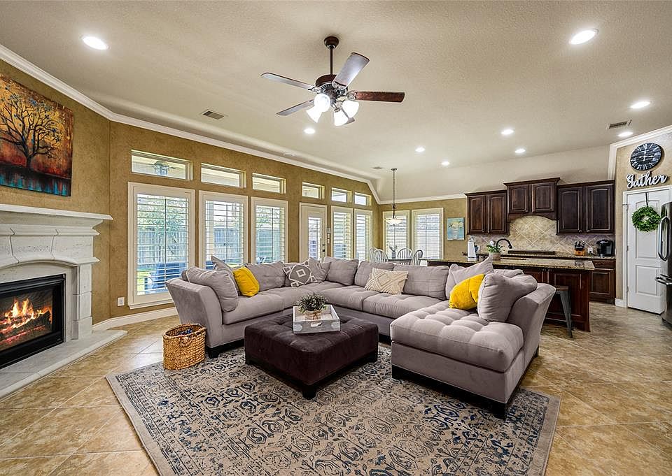 1st image of 2703 Park Hills Dr