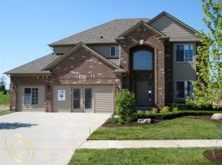 27153 Oxbow Lake Dr, Chesterfield, MI 48051