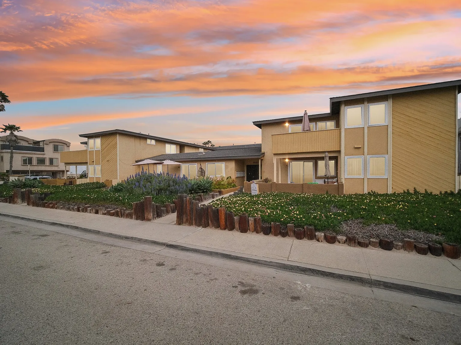 Sand and Sea Apartments — Photo 2