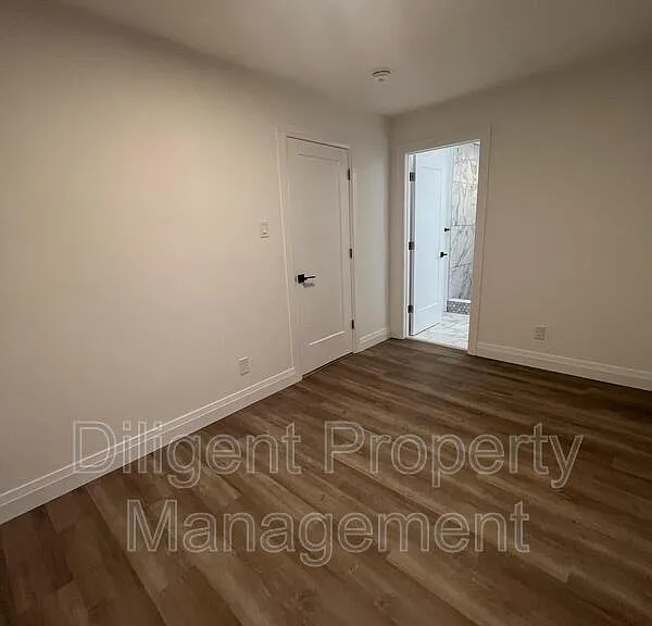 438 Bellevue St #UPPER — Photo 20