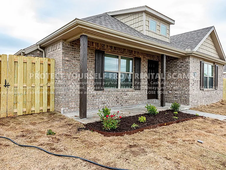 142 N Broyles Ave — Photo 18