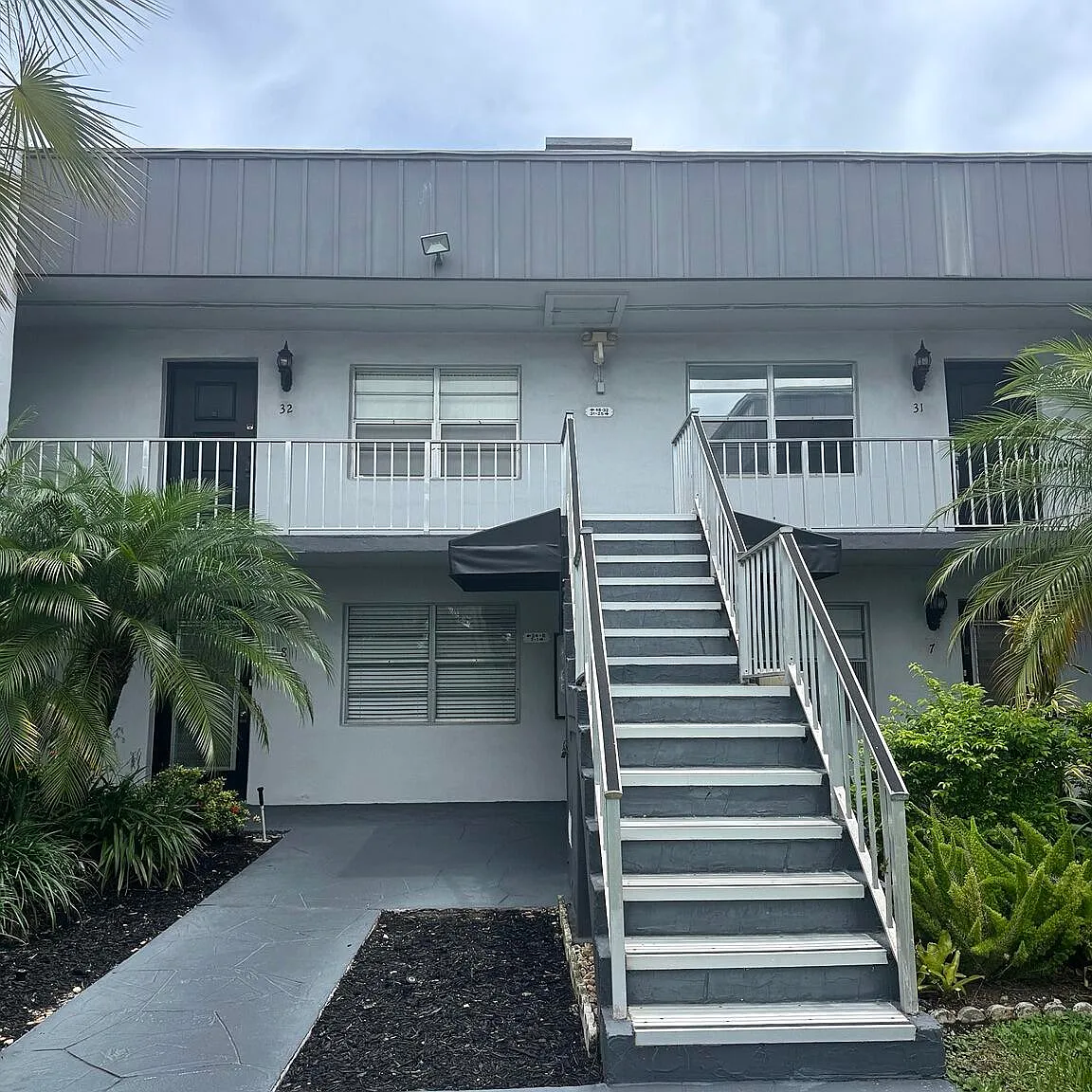 2 bed, 2.0 bath, 907 sqft, $2,300 — Photo 1