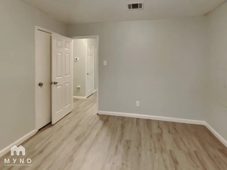 5208 Rowcrop Dr — Photo 12